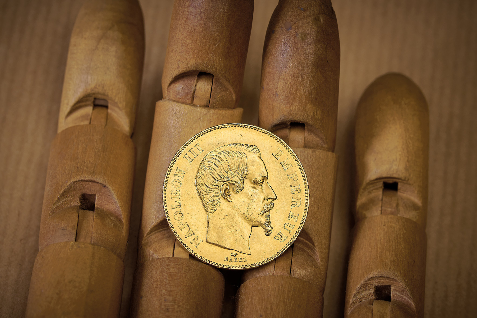 Pièce d'or "Napoléon" sur une main